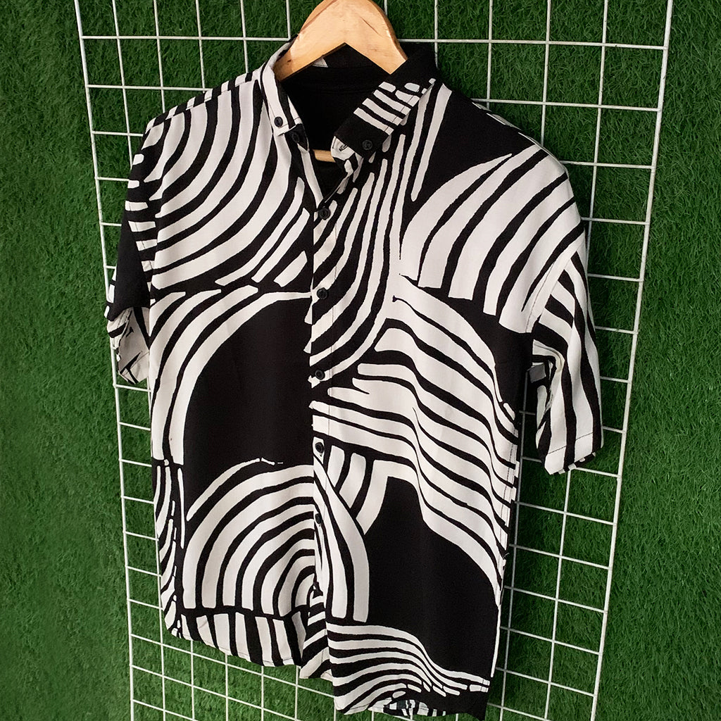 Black & White Curves Printed Shirt - MS072