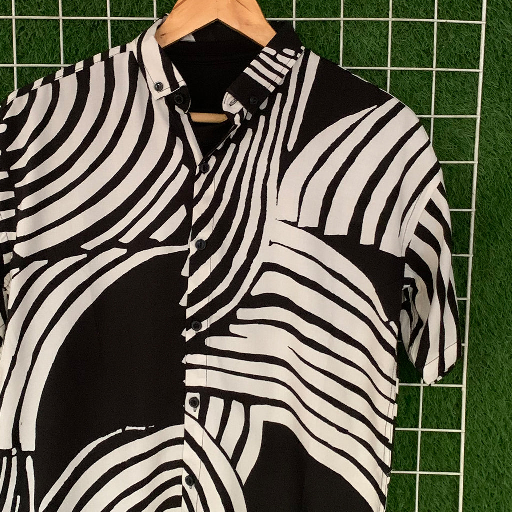 Black & White Curves Printed Shirt - MS072